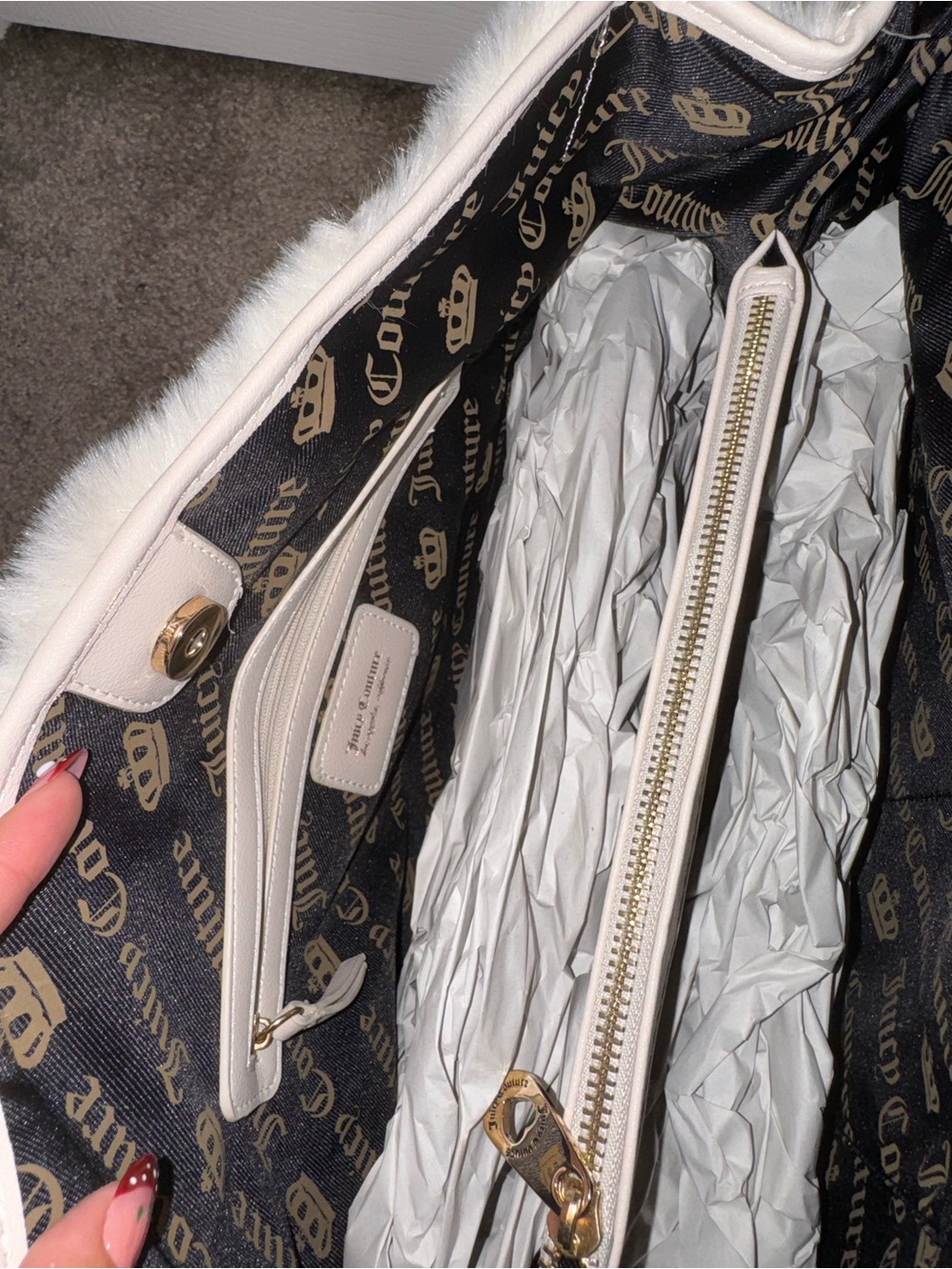Juicy Couture White Faux Fur Shoulder Bag with Pom Pom Charm New with Tags - Picture 13 of 16